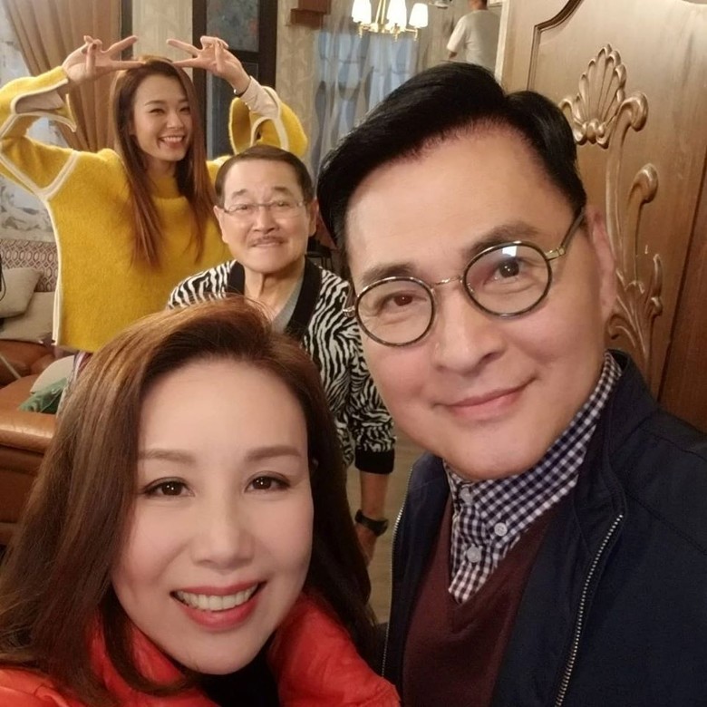 長跑21年結婚步晚年！「千面小生」顧冠忠笑喊：一生感情都給老婆　67歲身材仍超完美「凍齡帥樣」驚艷網友