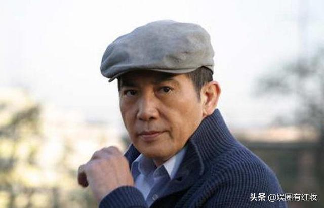 人生如戲！秦漢「為了林青霞」與豪門妻離婚　輾轉多年重逢「交往9年仍分手」73歲單身與子相依