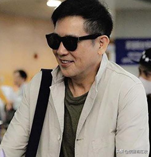 人生如戲！秦漢「為了林青霞」與豪門妻離婚　輾轉多年重逢「交往9年仍分手」73歲單身與子相依