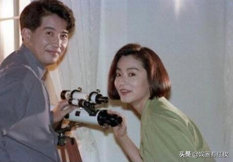 人生如戲！秦漢「為了林青霞」與豪門妻離婚　輾轉多年重逢「交往9年仍分手」73歲單身與子相依