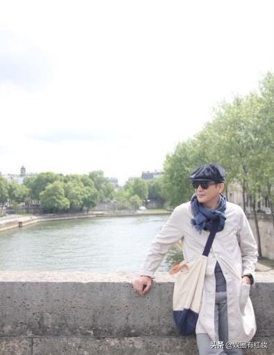 人生如戲！秦漢「為了林青霞」與豪門妻離婚　輾轉多年重逢「交往9年仍分手」73歲單身與子相依