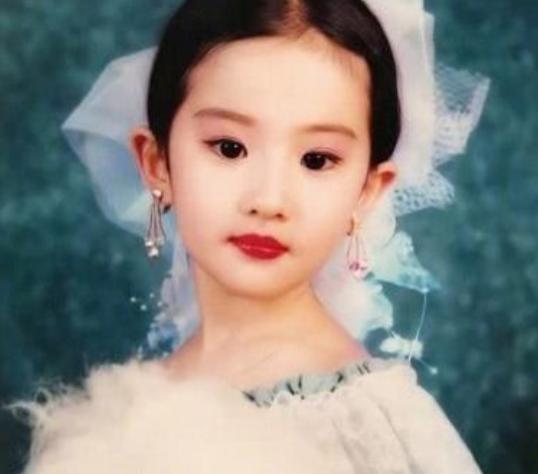 劉亦菲一家「神基因」！媽媽端莊清冷，小姨是頂級美女     外婆年輕時堪稱絕色