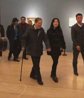 93歲科學家「與小54歲嬌妻手牽手」16年恩愛如初　跨越代溝婦唱夫隨「越活越有女人味」宛若小夫妻