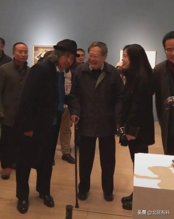 93歲科學家「與小54歲嬌妻手牽手」16年恩愛如初　跨越代溝婦唱夫隨「越活越有女人味」宛若小夫妻