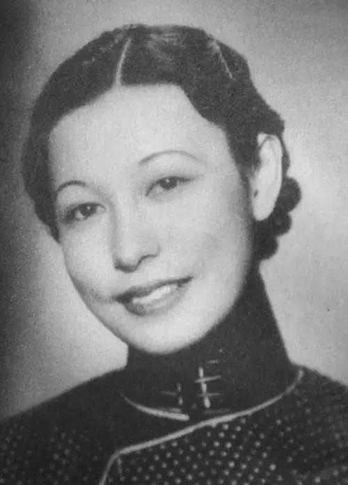 金枝玉葉90年!她將人生過成一場鬧劇 落魄時「穿著旗袍刷馬桶」一生不失優雅