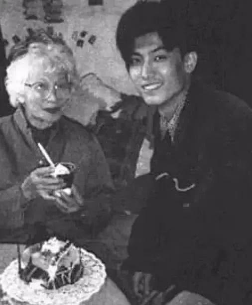 金枝玉葉90年!她將人生過成一場鬧劇 落魄時「穿著旗袍刷馬桶」一生不失優雅