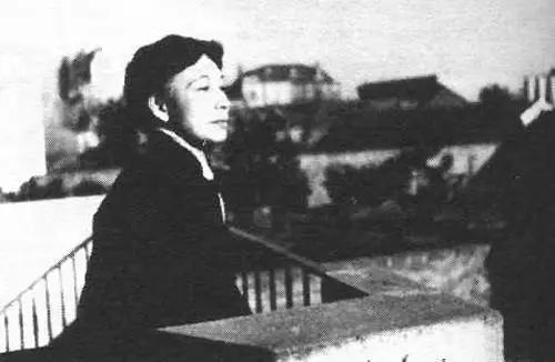 金枝玉葉90年!她將人生過成一場鬧劇 落魄時「穿著旗袍刷馬桶」一生不失優雅