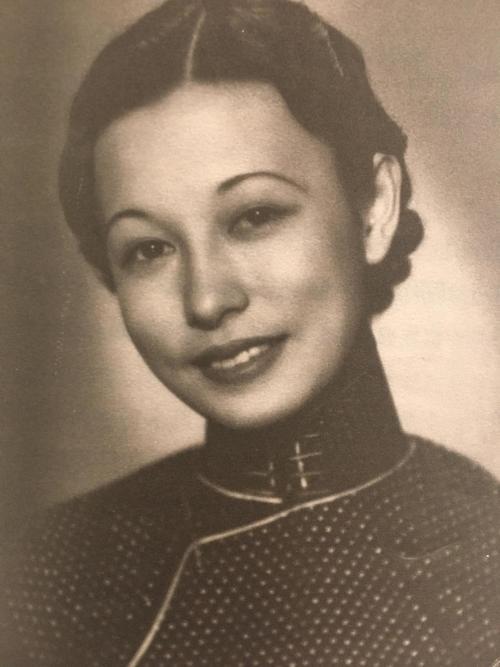 金枝玉葉90年!她將人生過成一場鬧劇 落魄時「穿著旗袍刷馬桶」一生不失優雅