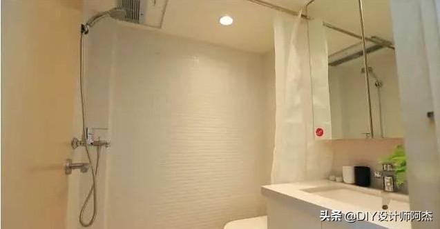 屋內堆滿雜物！一家六口「同住不到12坪蝸居」連廁所都沒有　天才設計師出馬「打造功能齊全迷你房」成果美不勝收