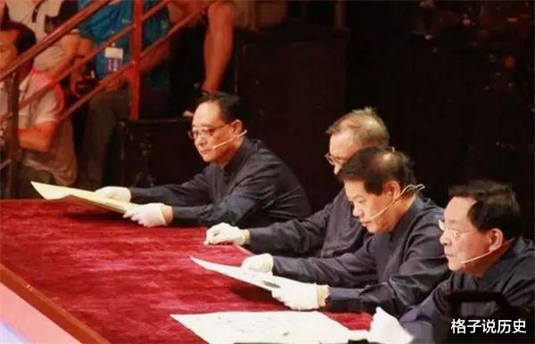 女子帶「齊白石的畫」去鑒寶，專家一口咬定是贗品，女子大笑爆出身份：你知道我是誰嗎？