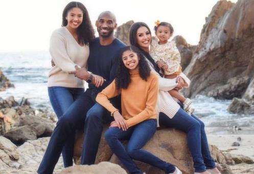 「籃球巨星」隕落！Kobe 6口之家只剩4人，37歲美妻帶著3女兒，「最小才8個月」記不住父親長相