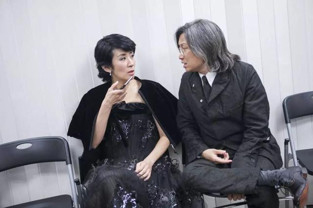 同居22年不結婚！吳君如陳可辛「堅持分房睡」，經濟獨立卻仍感情甜蜜：不願被婚姻束縛