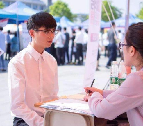 面試官：只有100元，如何請10萬人吃飯？應聘者「精彩回答」意外被錄用