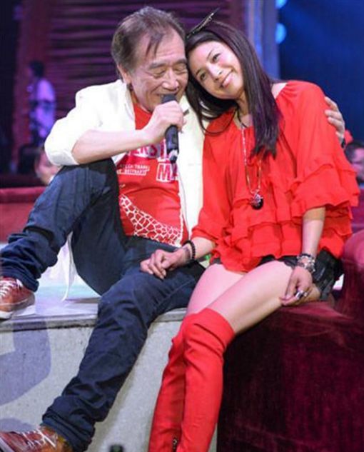 與愛妻差33歲！張帝堅持「為老婆買三重房」已打點好一切　「79歲身形消瘦」鮮少出現螢光幕