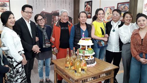 與愛妻差33歲！張帝堅持「為老婆買三重房」已打點好一切　「79歲身形消瘦」鮮少出現螢光幕