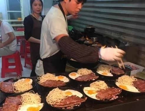 吃牛排時盤子為何要配「一個生雞蛋」?不懂的人都直接吃掉,難怪服務員都在笑你傻