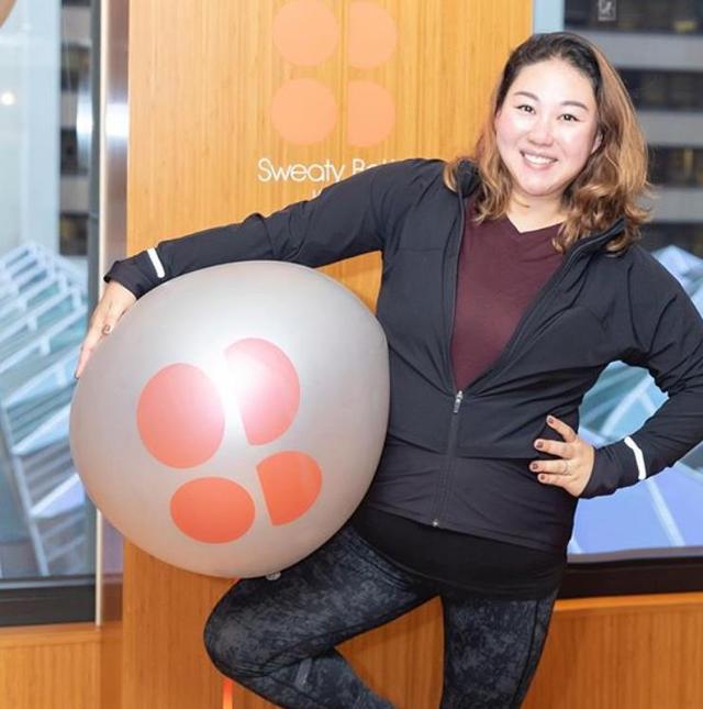 林青霞繼女過年聚會「現場名媛個個不簡單」　霸氣站中間「修長美腿超吸睛」看不出是二寶媽