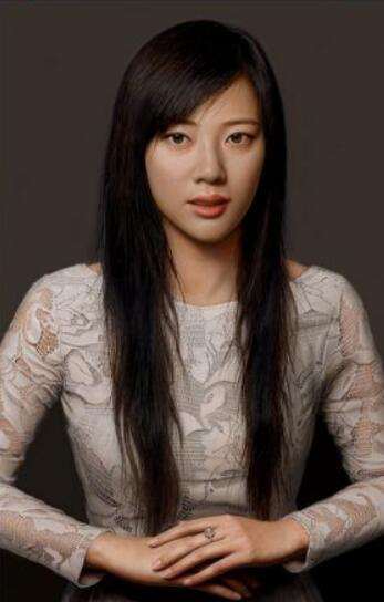 大師畫「壞草莓」賣900萬！網友看不懂認為不值，專家「放大10倍」之後卻拍案叫絕