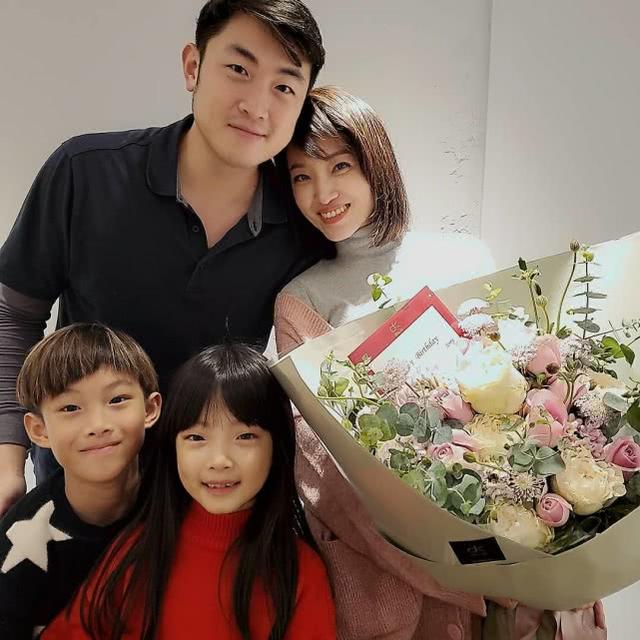 「母女三人」長相超相似!蔡依林曬與姐姐一家開心慶生,還曝出姐姐與姐夫的愛情故事:就像韓劇一樣