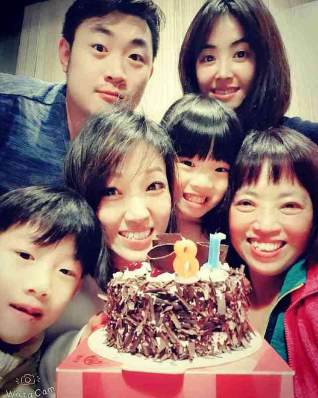 「母女三人」長相超相似!蔡依林曬與姐姐一家開心慶生,還曝出姐姐與姐夫的愛情故事:就像韓劇一樣