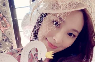 42歲吳佩慈四胎產女！「六年剖腹四次」湊一對好字，網友大呼佩服，百億男友卻仍無意迎娶？