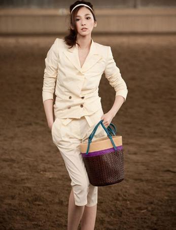 42歲吳佩慈四胎產女！「六年剖腹四次」湊一對好字，網友大呼佩服，百億男友卻仍無意迎娶？