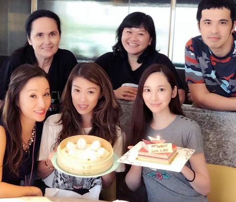 42歲吳佩慈四胎產女！「六年剖腹四次」湊一對好字，網友大呼佩服，百億男友卻仍無意迎娶？