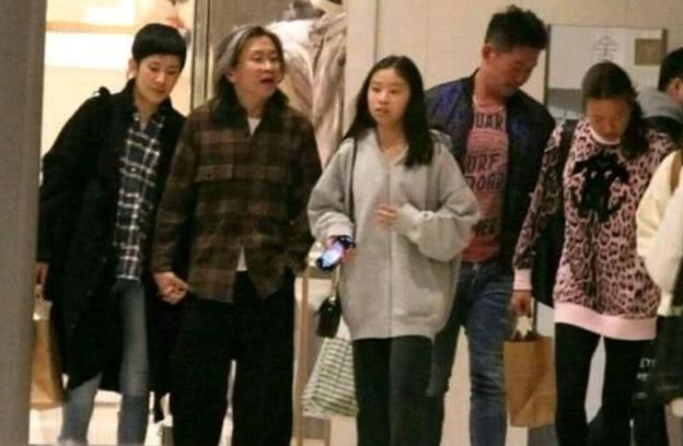 42歲吳佩慈四胎產女！「六年剖腹四次」湊一對好字，網友大呼佩服，百億男友卻仍無意迎娶？