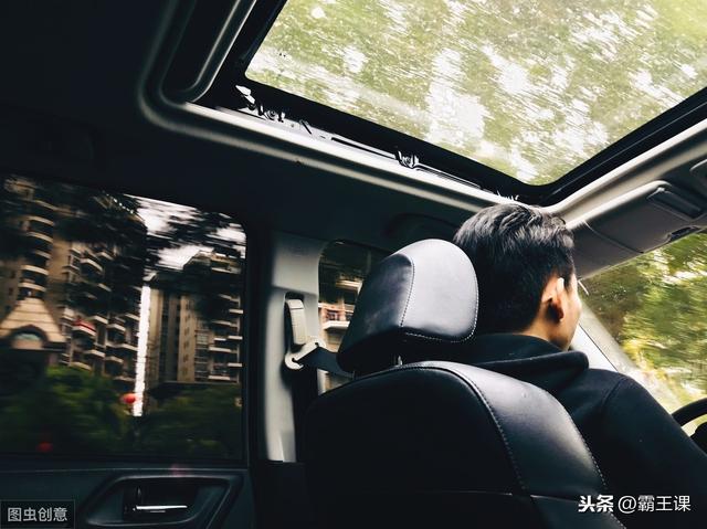 員工隨老闆開車接客戶！成交「百萬單子」　事後老闆直接「收回車鑰匙」：公司缺保全你去吧