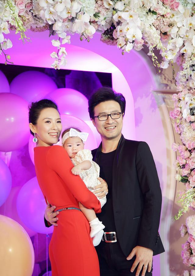 章子怡曬兒子滿月照，發長文令人深思「苦口婆心談教育」：世間沒有治癒愚蠢的解藥