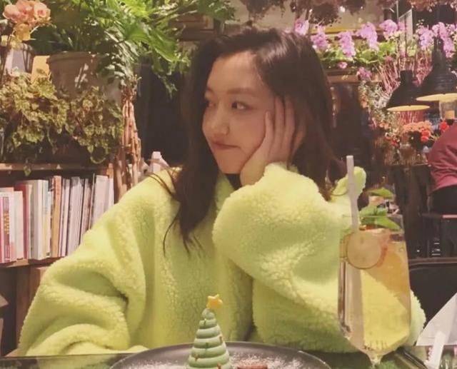 李嫣直視「兔唇」！大方曬自畫像「不刻意修飾」反映強大內心，網友：被吻過的天使更美貌