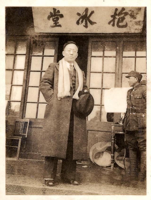 成婚五天就出走！5年僅回一封信，26年後歸家     他向髮妻深鞠一躬