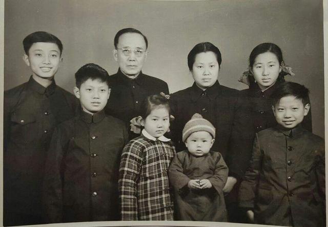 成婚五天就出走！5年僅回一封信，26年後歸家     他向髮妻深鞠一躬