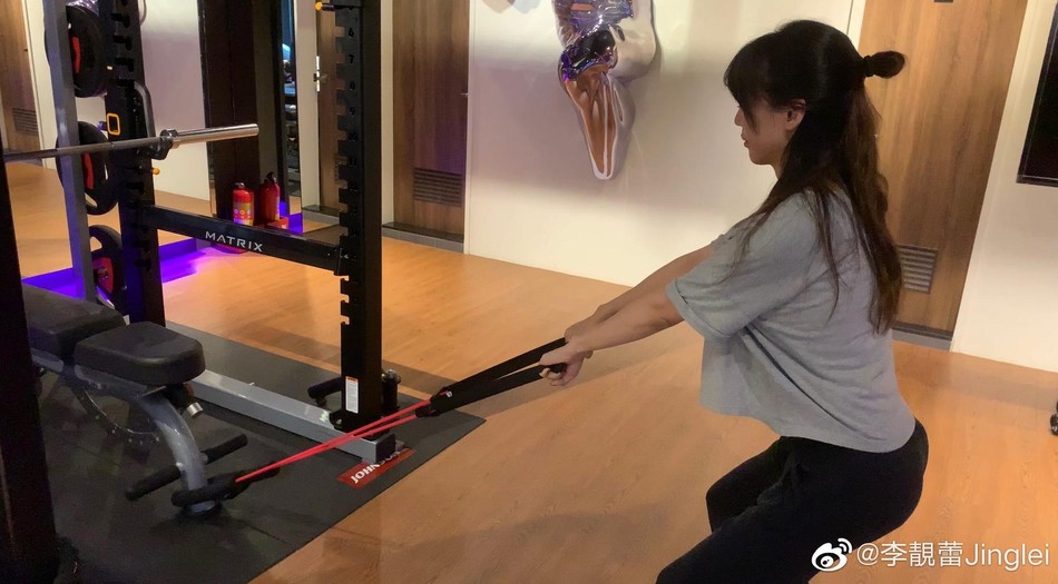 王力宏愛妻曬「母子溫馨互動」畫面超有愛！　一家5口和樂「不忘關心大眾」為疫區加油打氣