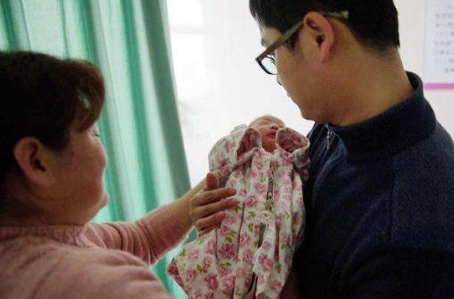 寶爸是章子怡的粉絲，執意給女兒起名「子怡」，妻子聽後當場發飆：也不看看你姓什麽