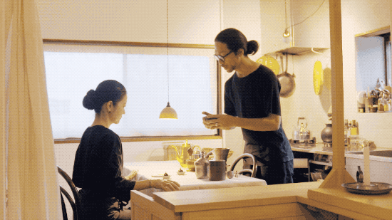 神仙夫妻！買下48坪小屋「恩愛卻互不打擾」妻有秘密通道　負債830萬靠屋內「4.5坪咖啡店」開創第二人生
