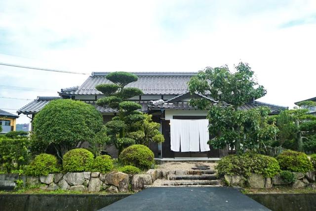 神仙夫妻！買下48坪小屋「恩愛卻互不打擾」妻有秘密通道　負債830萬靠屋內「4.5坪咖啡店」開創第二人生