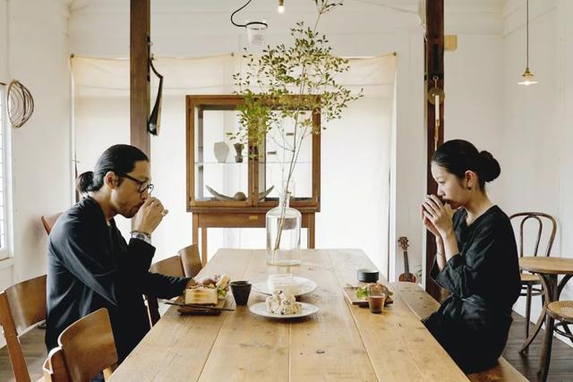 神仙夫妻！買下48坪小屋「恩愛卻互不打擾」妻有秘密通道　負債830萬靠屋內「4.5坪咖啡店」開創第二人生