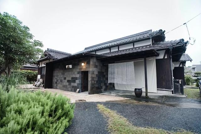 神仙夫妻！買下48坪小屋「恩愛卻互不打擾」妻有秘密通道　負債830萬靠屋內「4.5坪咖啡店」開創第二人生