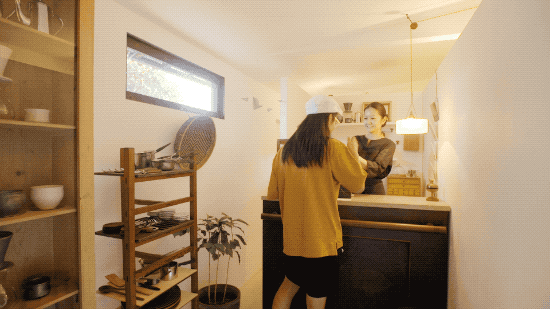 神仙夫妻！買下48坪小屋「恩愛卻互不打擾」妻有秘密通道　負債830萬靠屋內「4.5坪咖啡店」開創第二人生