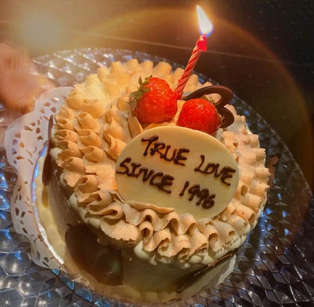 終於高調秀恩愛！吳尊罕見攜太太看澳網比賽，嬌妻「正面高清照」曝光：皮膚細膩氣質清純