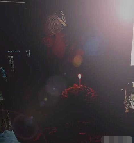 終於高調秀恩愛！吳尊罕見攜太太看澳網比賽，嬌妻「正面高清照」曝光：皮膚細膩氣質清純