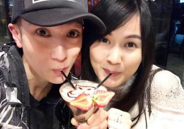 終於高調秀恩愛！吳尊罕見攜太太看澳網比賽，嬌妻「正面高清照」曝光：皮膚細膩氣質清純