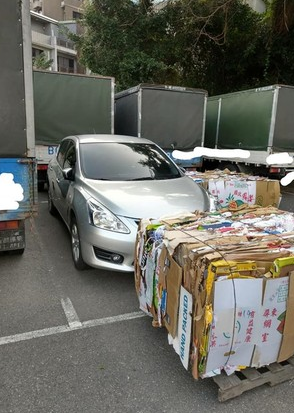 亂停私人車格！地主找不到人「又不能隨便拖吊」　最後出招「送他無限停車」網友讚：太療癒