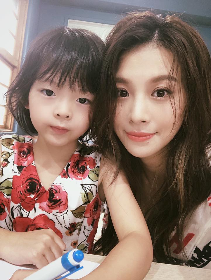 嫁給幸福！艾莉絲孕期難熬「洋尪異地帶女兒」化身神隊友　曝「第二胎才享受當媽」與小孩學成長