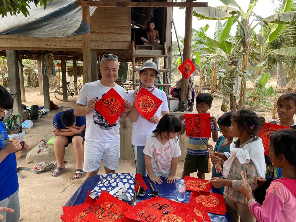 郁方帶3兒女「赴柬埔寨當志工」!目睹「當地窮困生活」:孩子看完全沈默 此行最大收穫:反思惜福