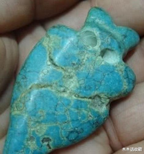 男子深山遊玩撿到「一塊蝙蝠奇石」，表面翠綠光滑，奶奶看後臉色瞬間發青：你闖大禍了