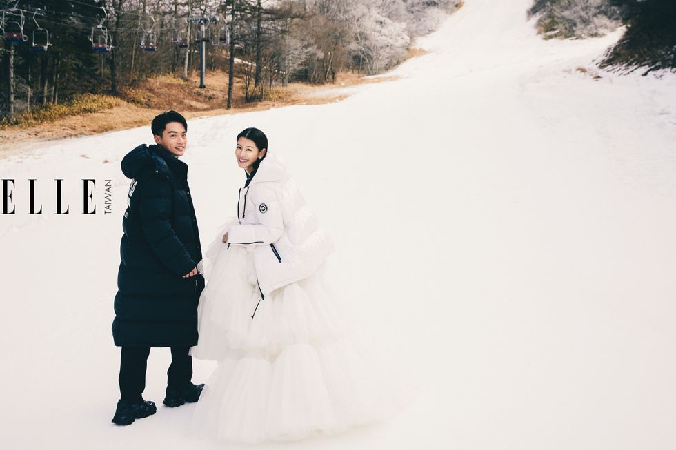 照顧她一輩子❤ 許孟哲「在雪地甜摟愛妻」曬絕美婚紗照 回家衣服亂丟「一路默替她收拾」:要做就不要唸