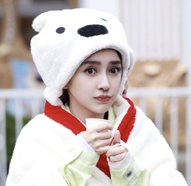 baby素顏化妝偶遇記者採訪!慌亂回眸瞬間「暴露30歲真實顏值」 :果真不一般