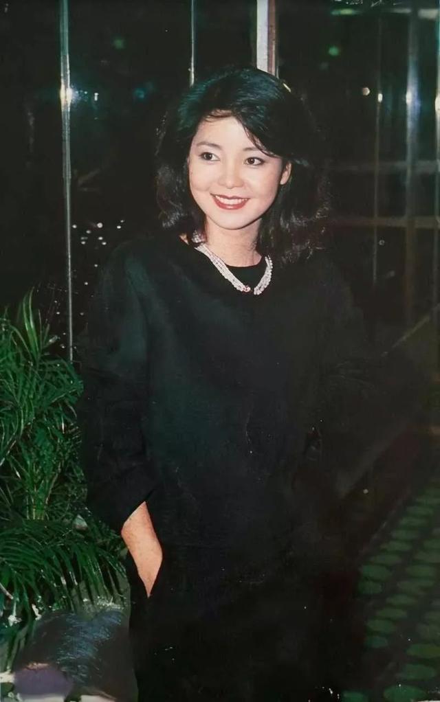天賜的緣分！鄧麗君生前「和林青霞是多年閨蜜」　姊妹情深卻「愛上同個男人」：我願意讓給她